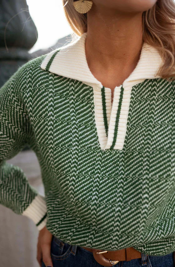 EMILIA | THE GREEN V-NECK SWEATER WITH FOLDED COLLAR