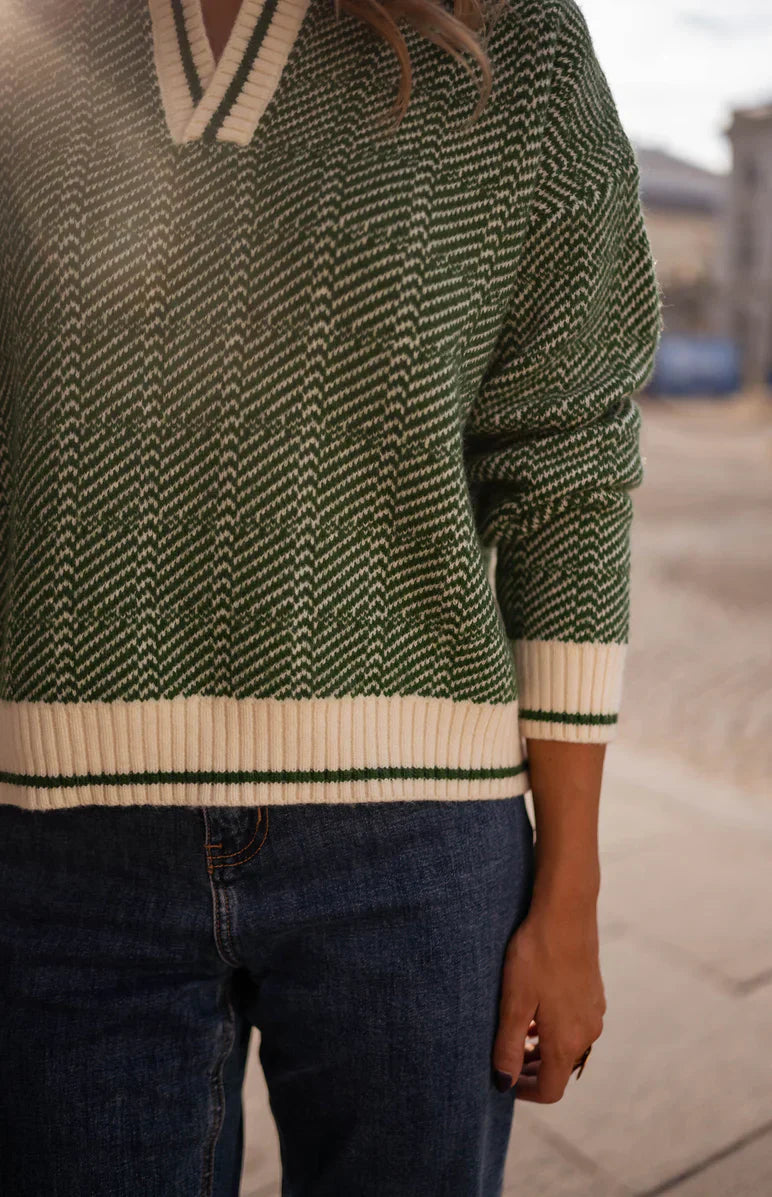 EMILIA | THE GREEN V-NECK SWEATER WITH FOLDED COLLAR